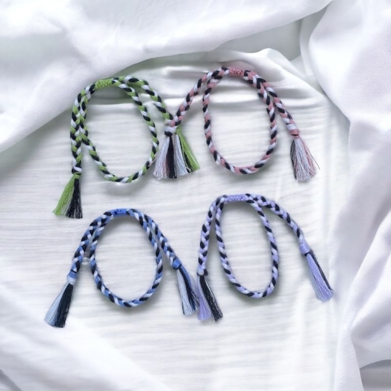 Handmade bracelet accessories made of sewing thread, neat and soft winding, adult children's bracelet, drawstring, braided bracelet, combination of merchandise, gift, cool and aesthetic iconic bracelet, vitage