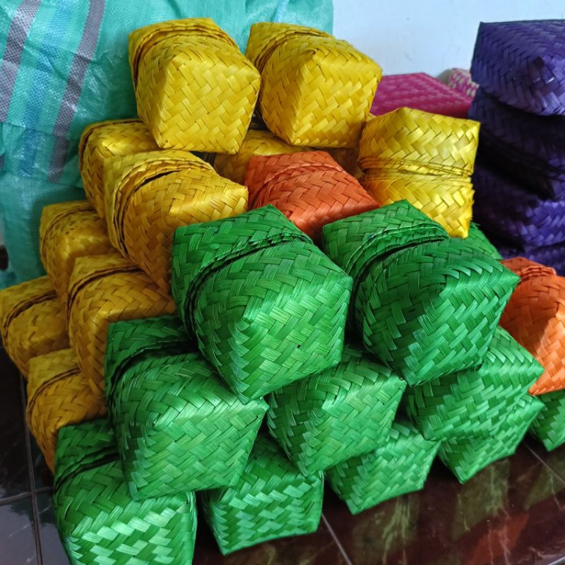 Uk 10 souvenir basket
