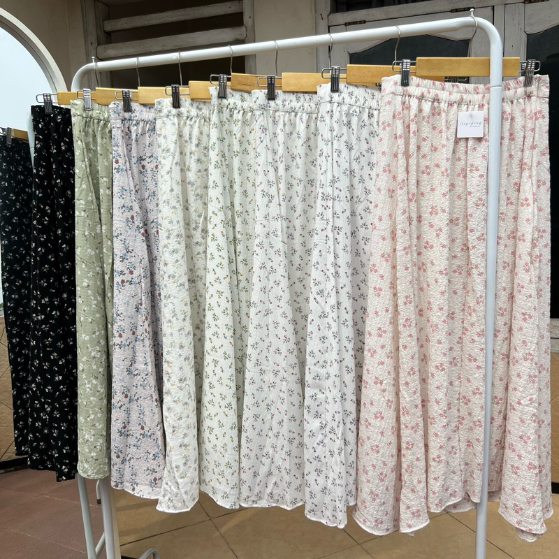 [PART 3 PJ 90 CM] SEMI CRINKLE SKIRT | FLORAL SKIRT | MUST READ DESCRIPTION!