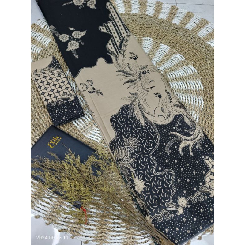 Batik FABRIC BATIK FABRIC FINE BATIK FABRIC NOT EASILY CONNECTED BATIK FABRIC FLOWER BATIK UNIFORM TRADITIONAL BATIK MODERN BATIK MOTIF BATIK PEKALONGAN BATIK COUPLE BATIK FORMAL BATIK MEN'S BATIK WOMEN'S BATIK INDONESIAN BATIK