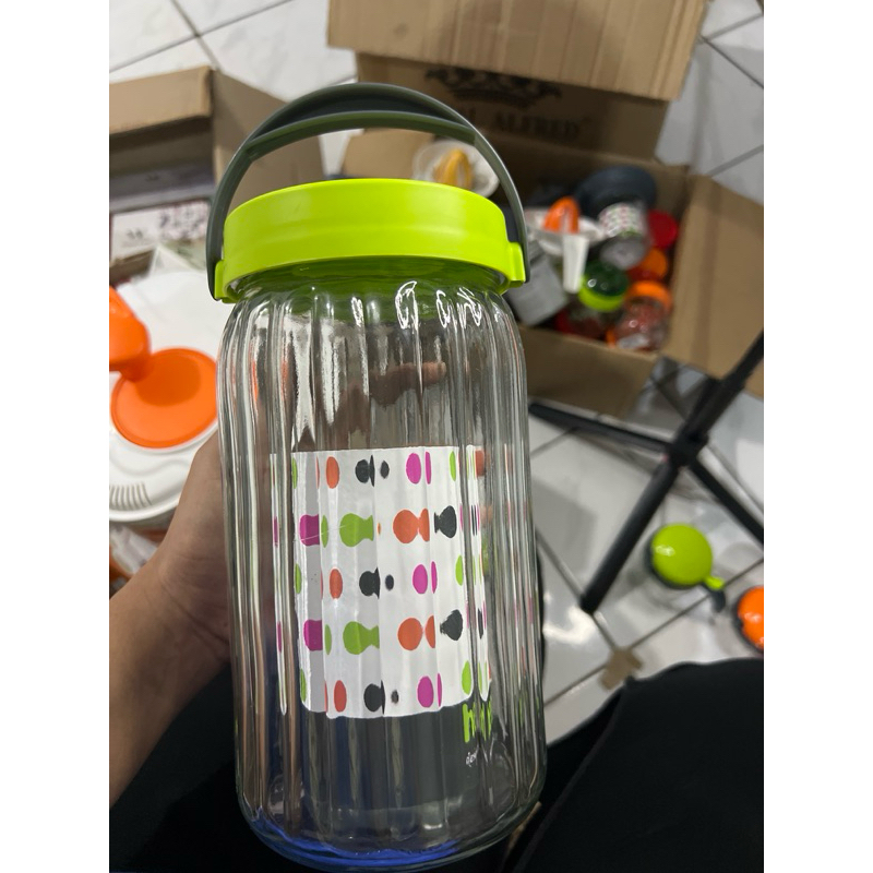 Jar with handle