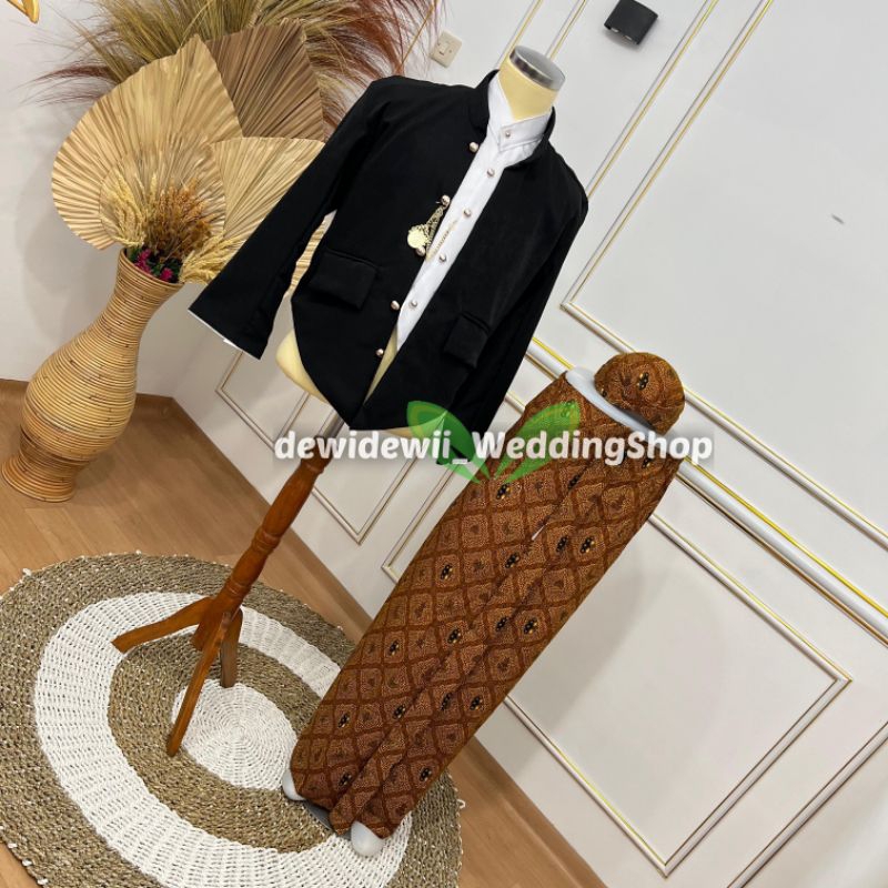 (1 set, Men) Javanese Traditional Clothing / Beskap + Jarik + Blangkon + Free Benggol | Hewes- Sido Mukti