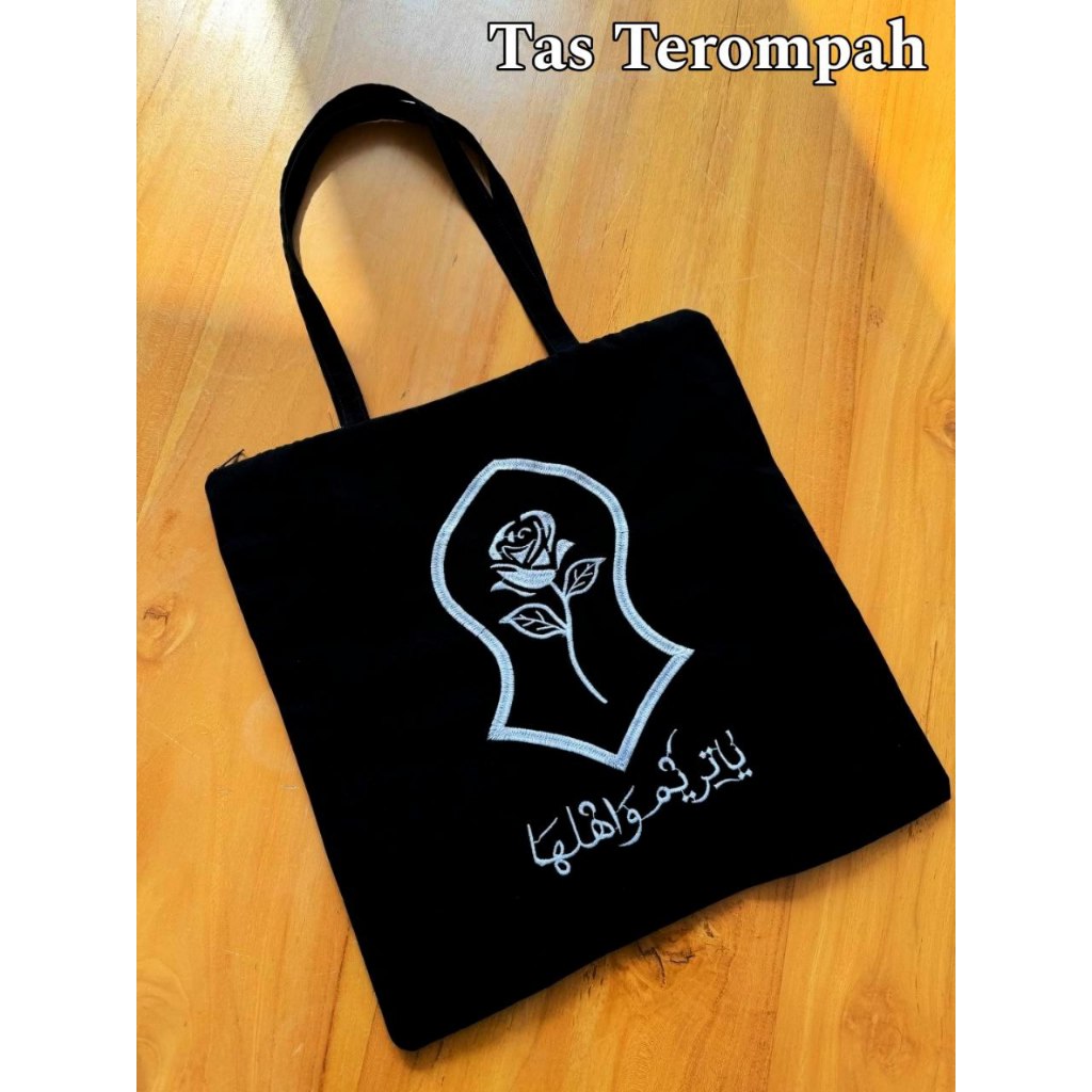 Lyla Gallery Totebag Jet Black Material Bag - Terompah Tote Bag