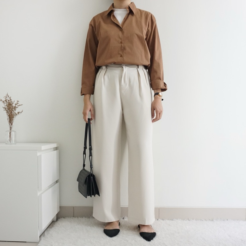 CLASSY CLASSY CLASSY | Wide-Leg Pants | Wide leg pants with straight cut buttons