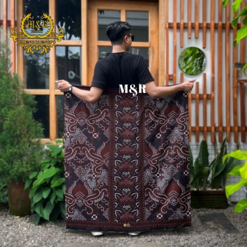 Muslim Men's batik Sarong // Gus Iqdam batik Sarong // Gus Iqdam Series // M&R batik Sarong Ori // men's batik sarong // contemporary batik sarong // modern batik sarong // fine batik sarong // M&r sarong // pekalongan batik sarong // batik sarong