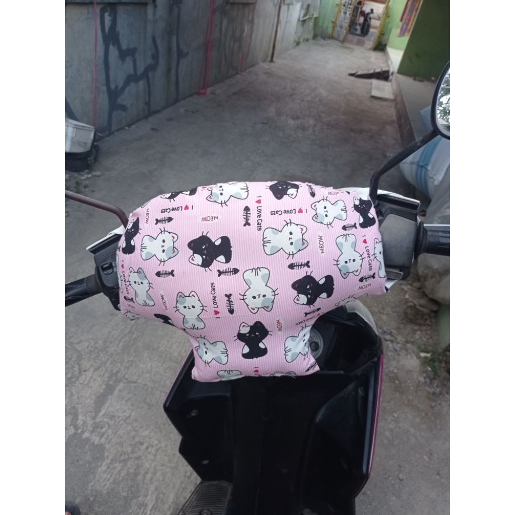 Motorcycle handlebar cushion, motorcycle handlebar cushion