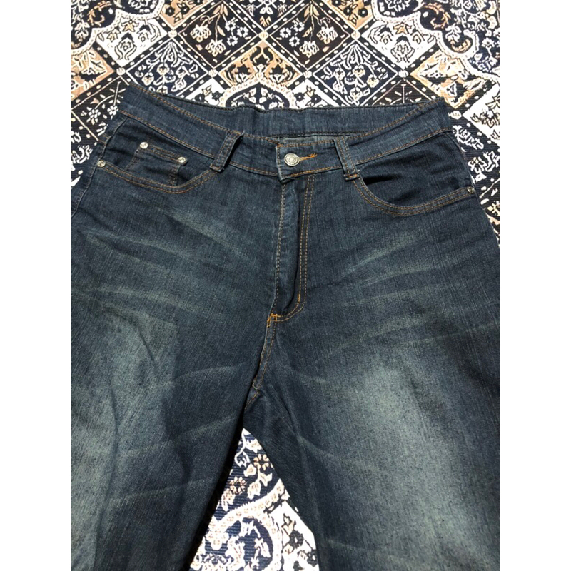 Embroidered baggy jeans