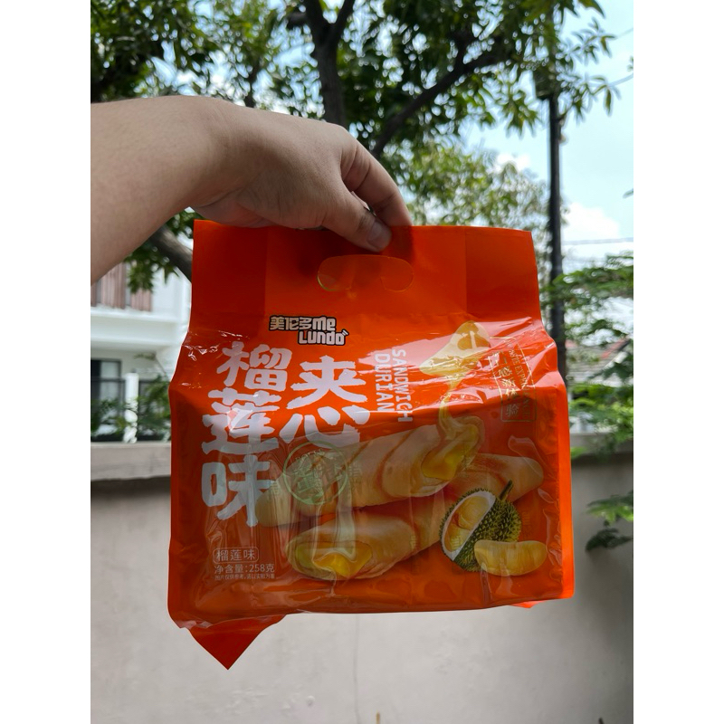 Melundo CREPES DURIAN FLAVOR (DURIAN FLAVORED SANDWICH CRISPY) DURIAN FLAVOR/Salted Egg 258gr