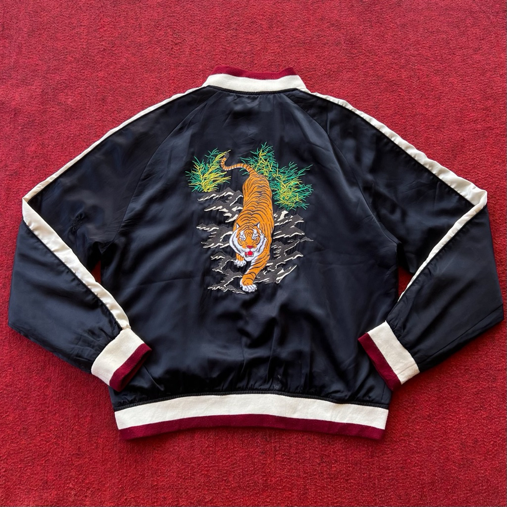Silakan jacket FOREVER 21 Size: L fits XL (L: 67cm X W: 59cm)