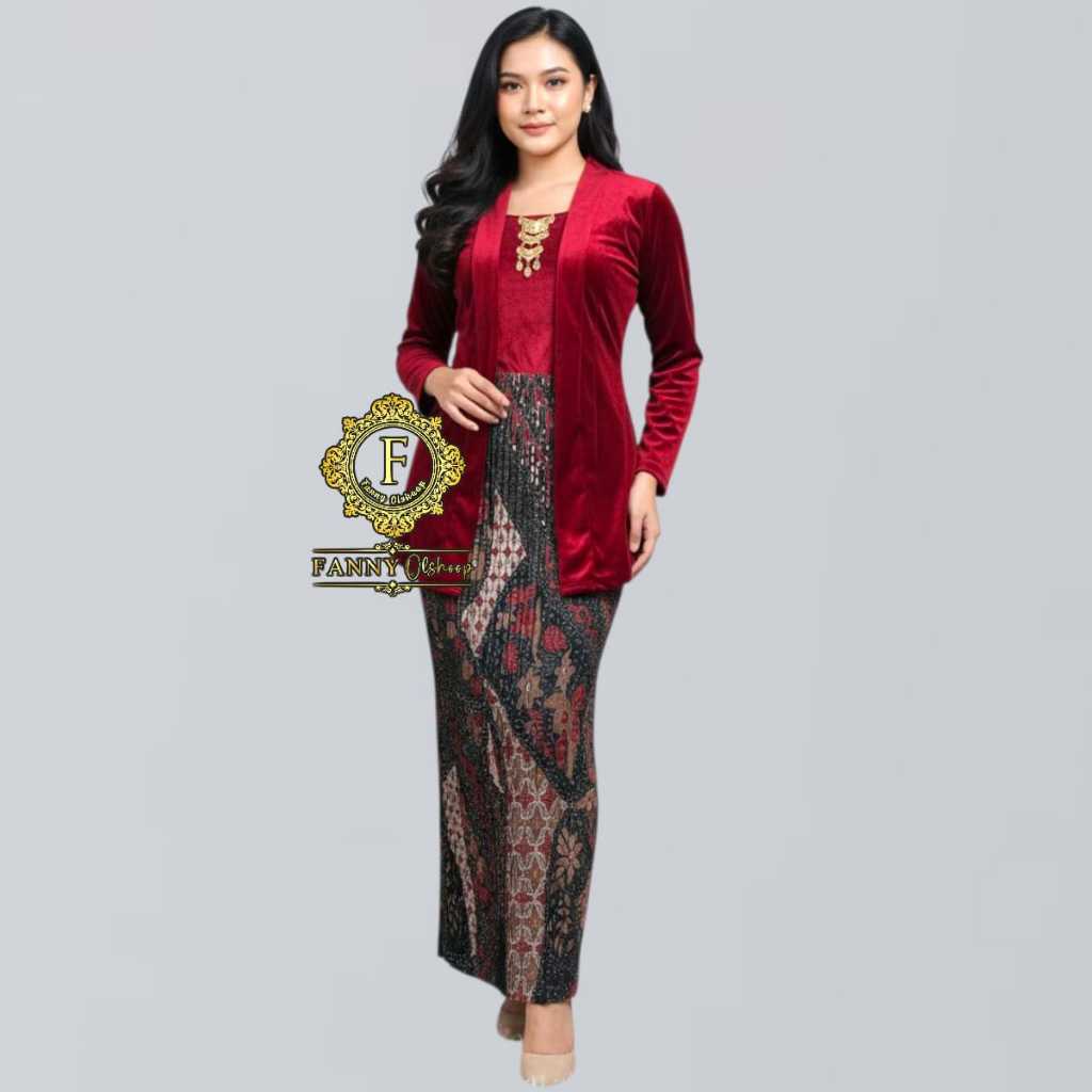 Full set of new velvet kutu kebaya with pleated batik skirt motif