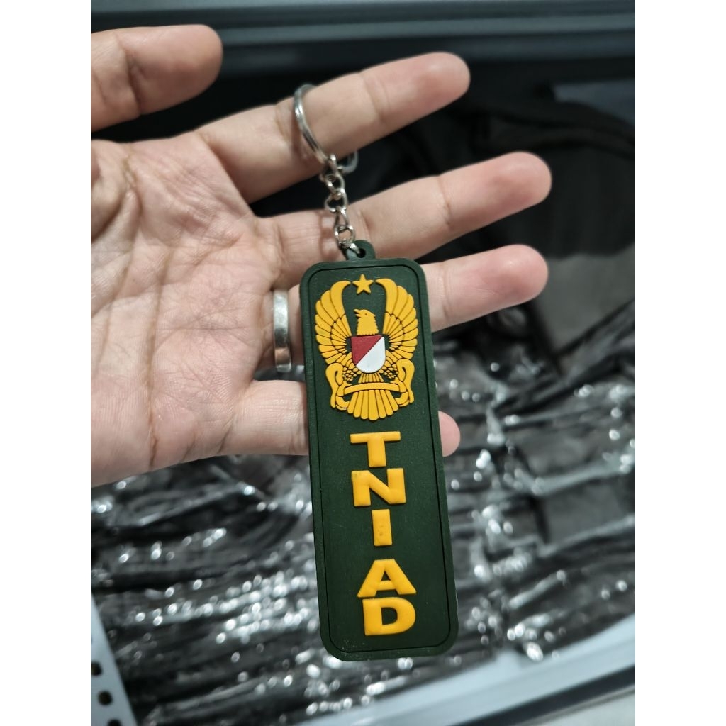 HIJAU GANTUNGAN TNI AD Keychain black and TNI AD Green