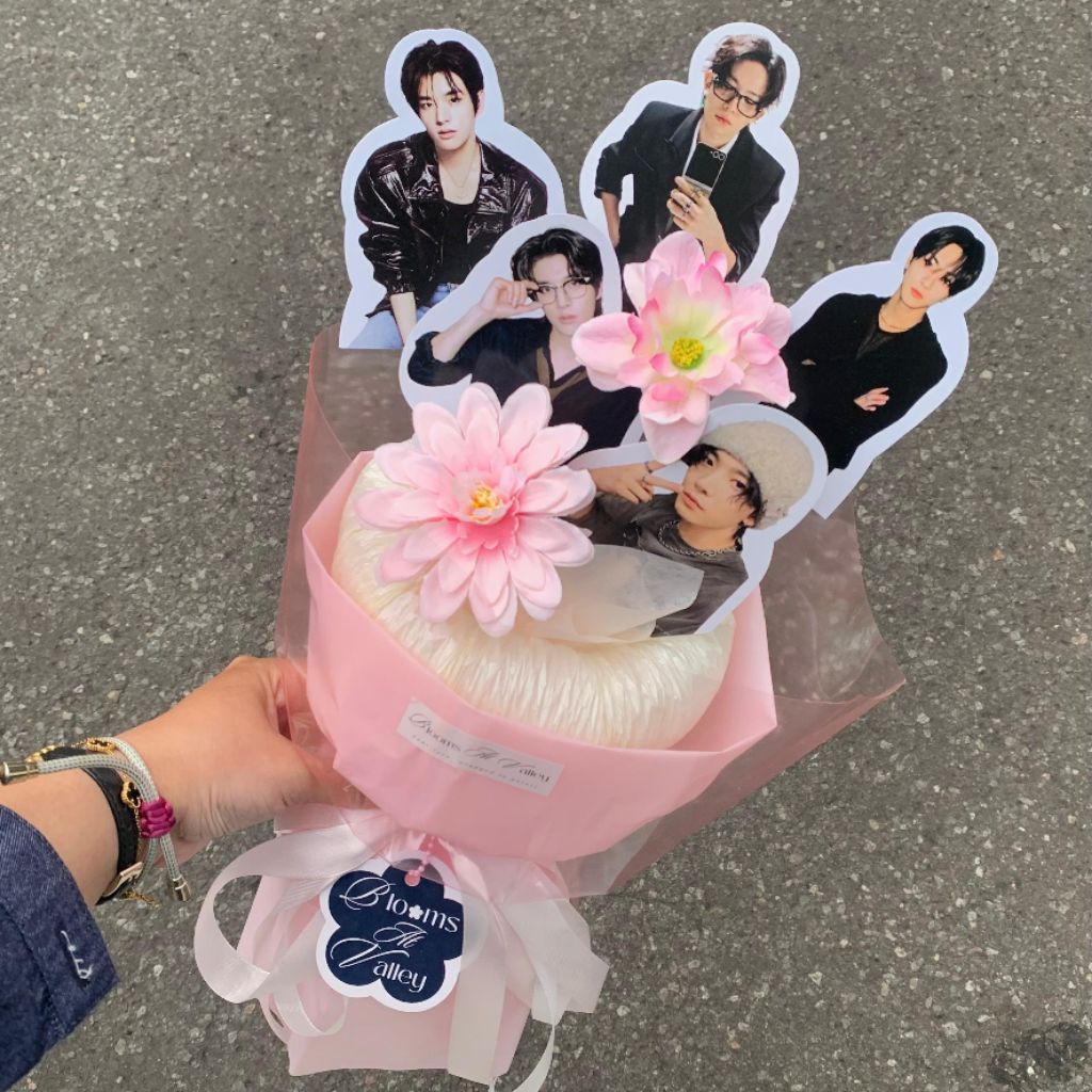 Faye Round Bouquet - KPop Idol Custome | Graduation Bucket of thesis Birthday