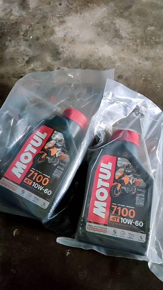 オープニング大放出セール 1L 100%化学合成オイル 4T 正規品 モチュール7100 MOTUL