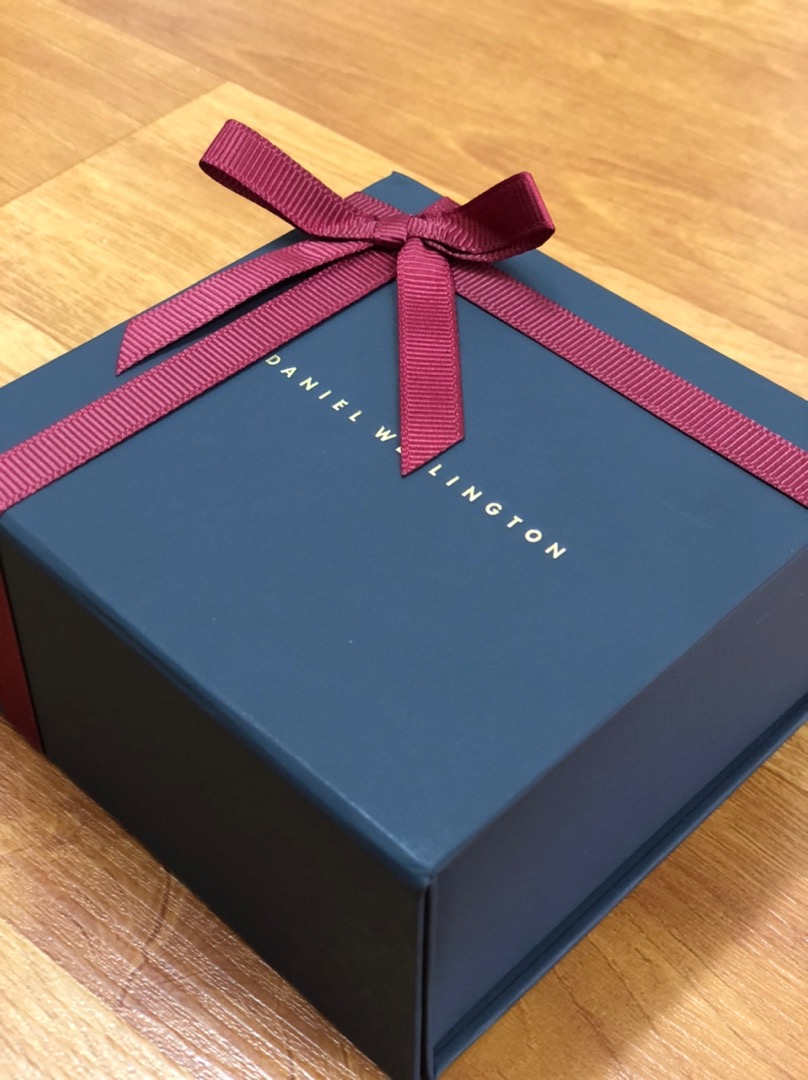 EXCLUSIVE] Daniel Wellington Official Gift Wrapping Service - Red Ribbon  Gift Box (For all items in the order) | Shopee Malaysia