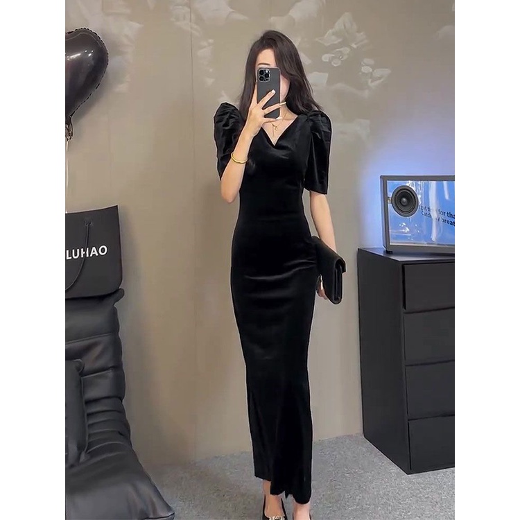 V-Neck Short-Sleeved Velvet Dress Women 2023 New Style Vintage Hepburn Puff Sleeve Long