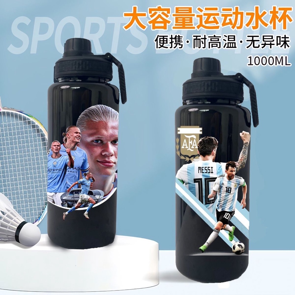 ⭐Football star Lionel messi cristiano ronaldo 1,000 ml portable large Storage mal Football star messi C ronaldo 1,000ml large capacity Male Sports Bottle large Cup portable Plastic Water Bottle 827sb