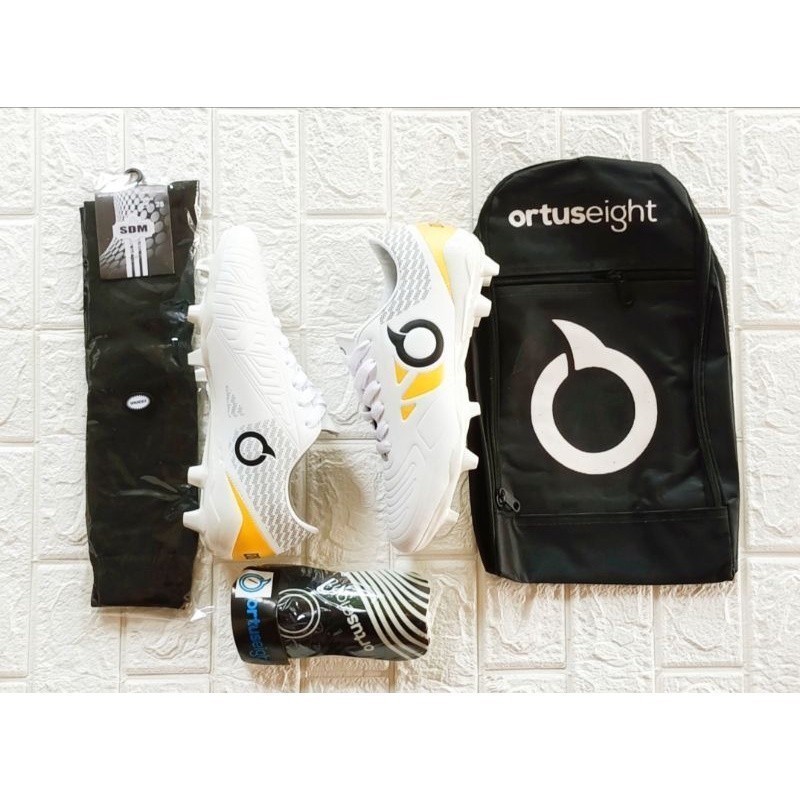 Walking Running Factory Quality Soccer Shoes BONUS Socks - Image 3