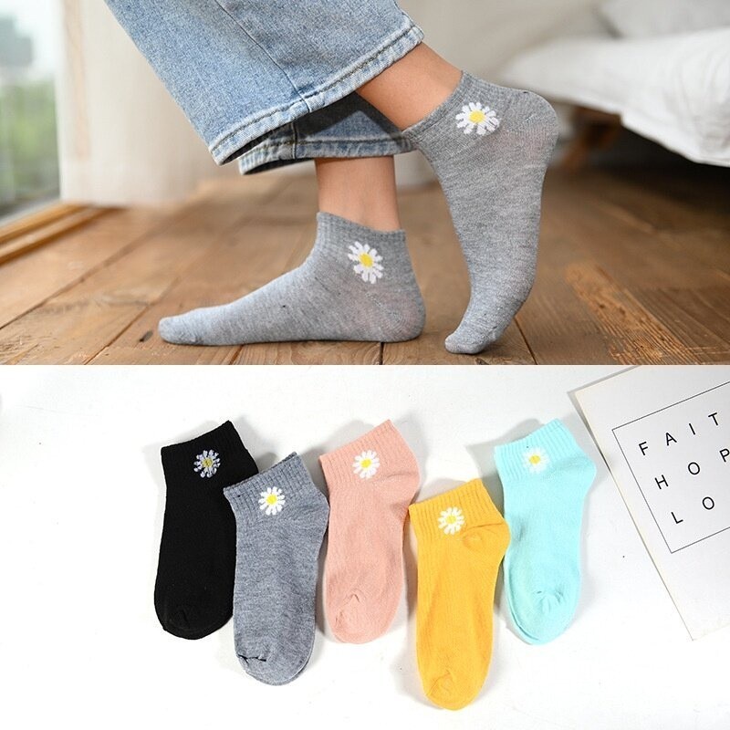Have Durable 10 Pairs/pack of Cute Bear Daisy Kitten Women's Socks - Image 4