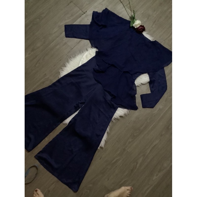 (BACA DETAIL SBLM BELI. JIKA DH BELI TIADA RETURN / REFUND SELAIN ROSAK)Preloved Long Ruffles Jumpsuit