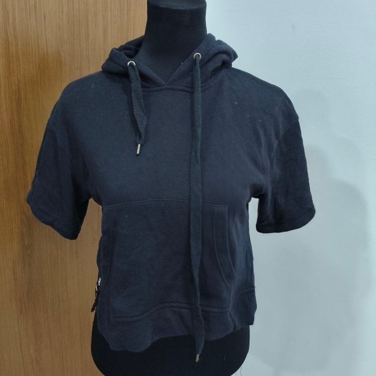 P19/19 Timeless Warmth: Preloved Hoodie Blouse – Sustainable Fashion