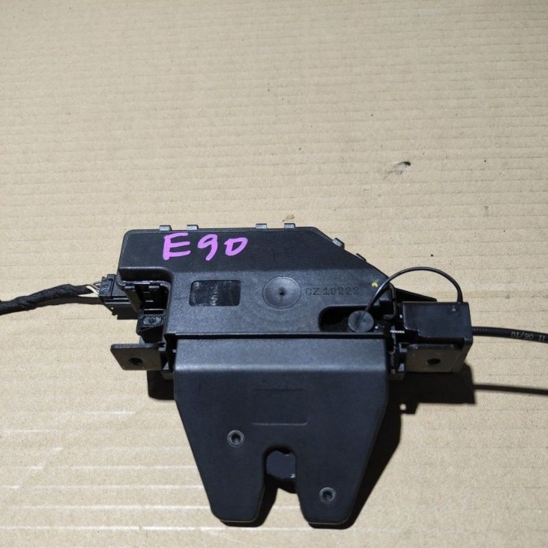 BMW E90 trunk lock actuator (used) Shopee Malaysia