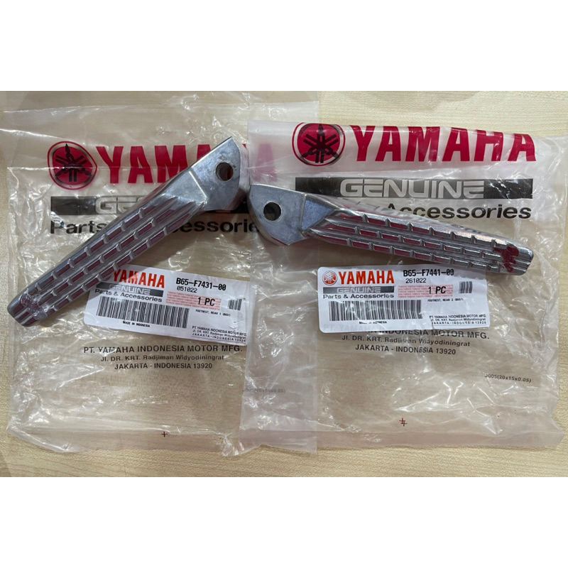 YAMAHA NVX 155 V1 V2 NMAX XMAX REAR FOOTREST SET 2PCS LEFT RIGHT KIRI KANAN 100 ORIGINAL