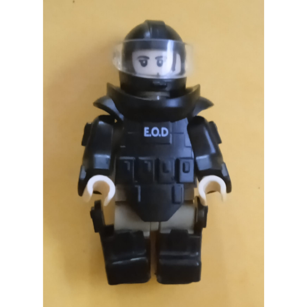 EOD Bomb Disposal Suit 4