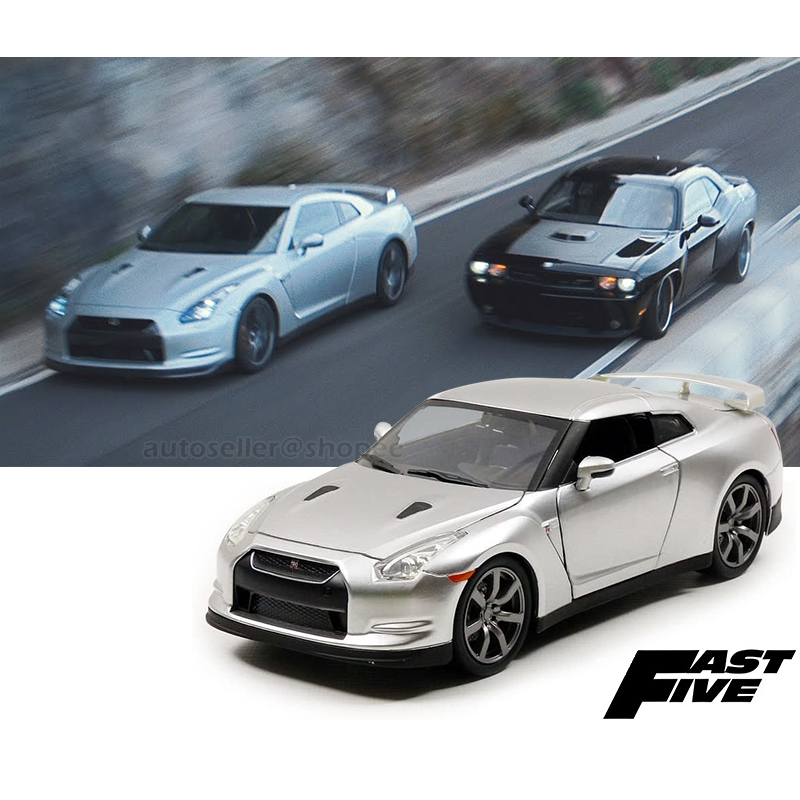 FAST & FURIOUS MOVIE CAR - BRIAN's NISSAN SKYLINE GT-R R35 (SILVER) 1:24 DIECAST COLLECTION