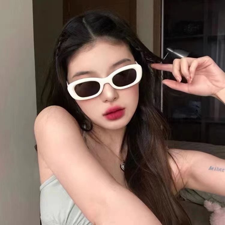 【READY STOCK AT MALAYSIA】2023 Paragraph Sun Glasses Stylish Square Frame Sunglasses Wild Square Glasses Female