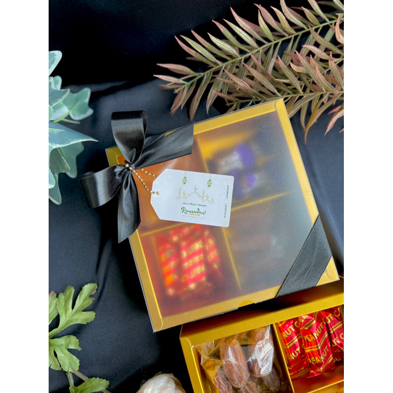 ramadan kareem gift box