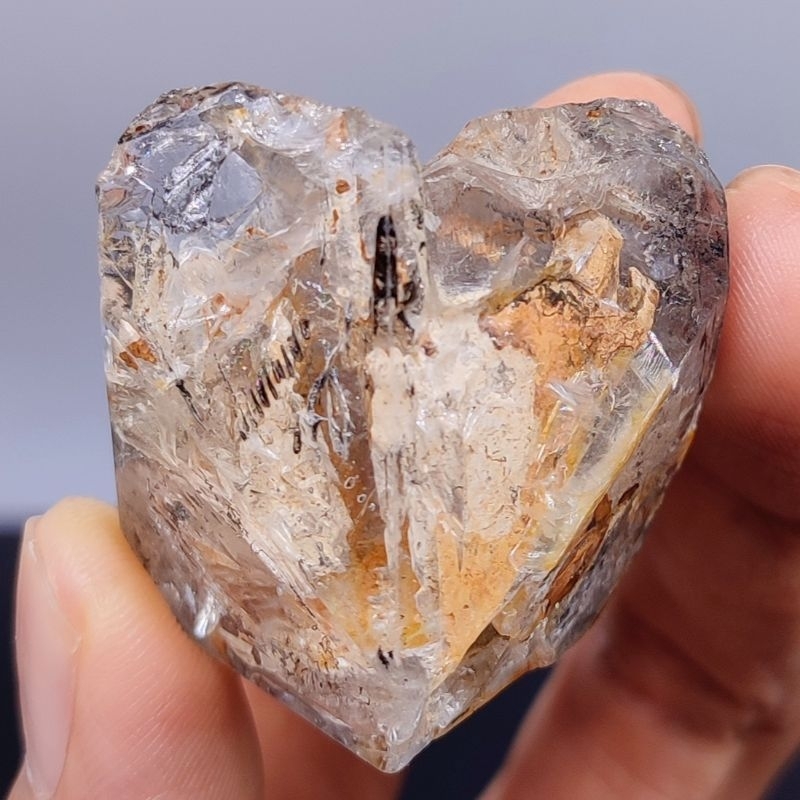 超高频能量古老黄泥骸骨闪灵水晶原矿(无根浮生)Ultra-high frequency energy ancient yellow mud Herkimer bone crystal ore (rootless floating)