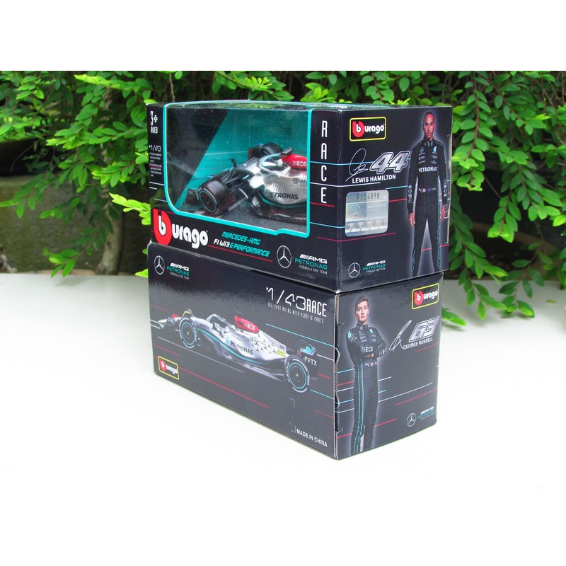 Bburago 1/43 (2022) Mercedes Benz AMG Petronas FORMULA 1 F1 W13 E (#44 LEWIS HAMILTON)(#63 Russell George) 1:43