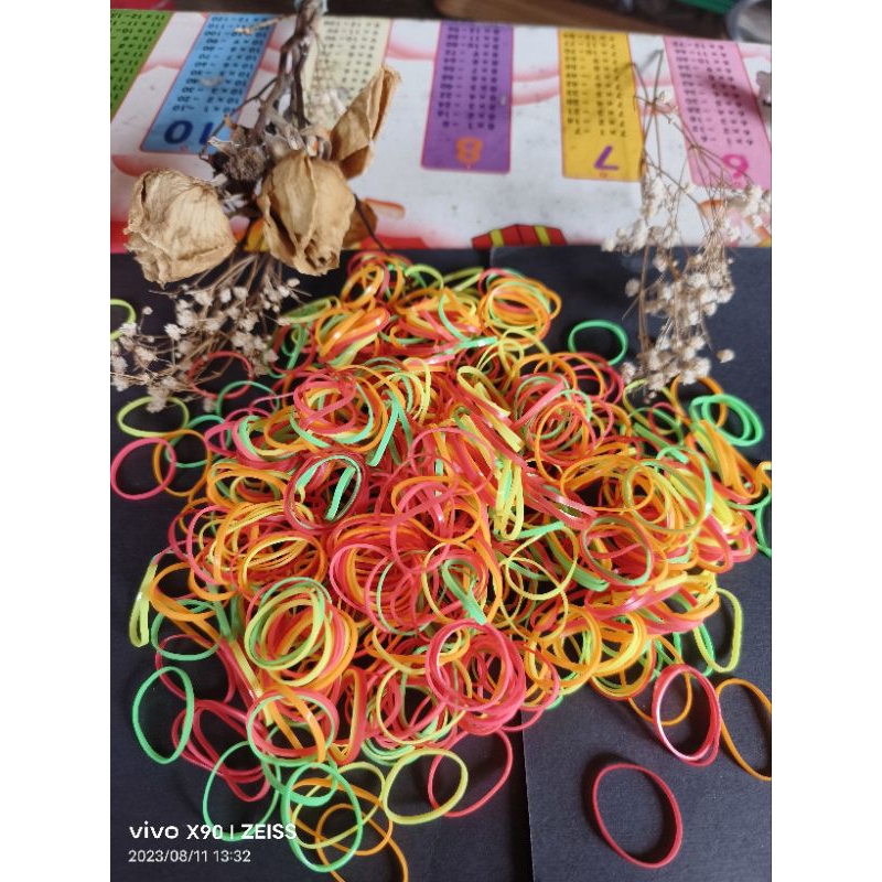 [ READY STOCK ] Hair accessories rainbow hair rubber thick hairties color.彩虹颜色儿童小发圈。