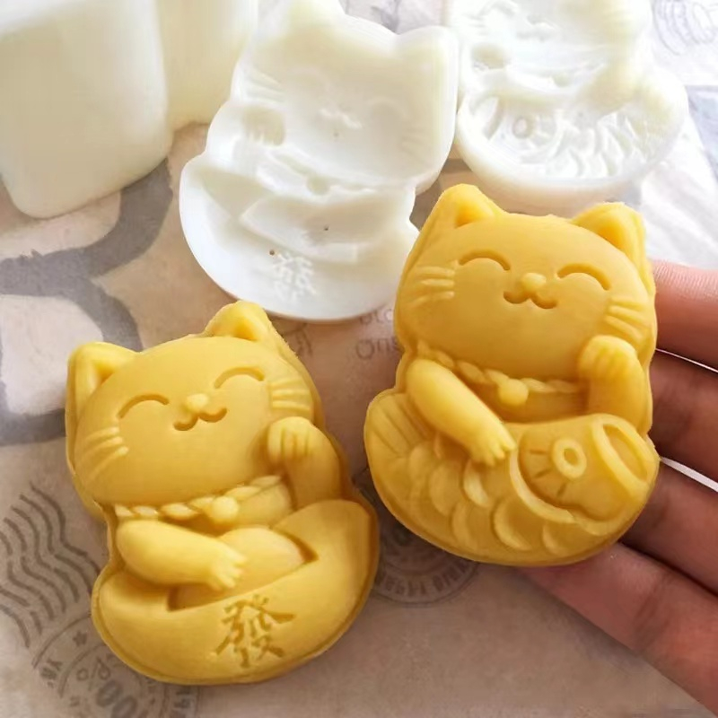 Plastic Material Mooncake Mold 30g Lucky Cat Shape Stamps Moon Cakes Moulds for Baking Mooncakes for Mid-Autumn Fest