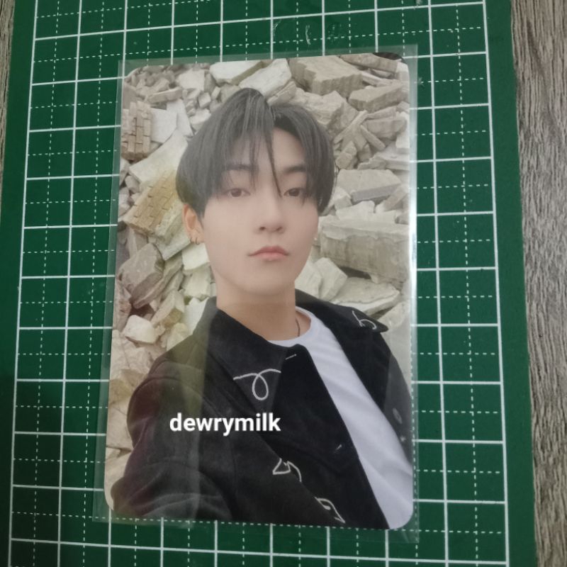 THEBOYZ KEVIN OFFICIAL PC ROAR MINI ALBUM < REASON VERSION >