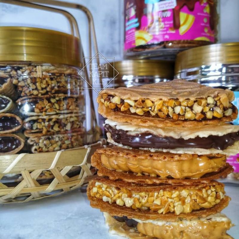 Kapit Crispy Sedap Gila Kuih Kapit Viral Biskut Raya Chocolate Almond Peanut