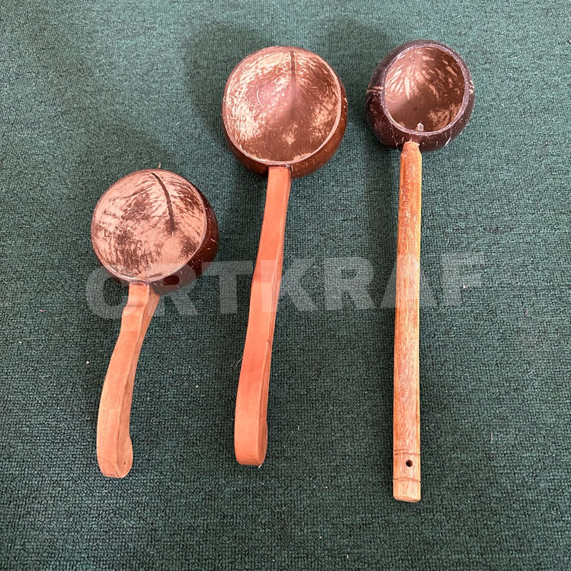 Gayung Traditional Tempurung Kelapa / Batok / Coconut Shell Water Ladle / Gayung Air Tempurung