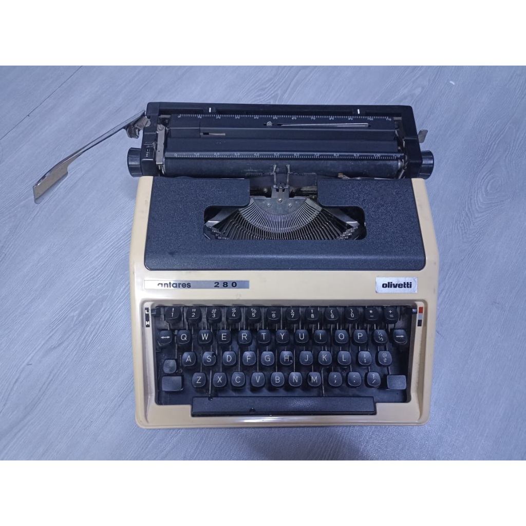 Olivetti Antares 280 Vintage Typewriter