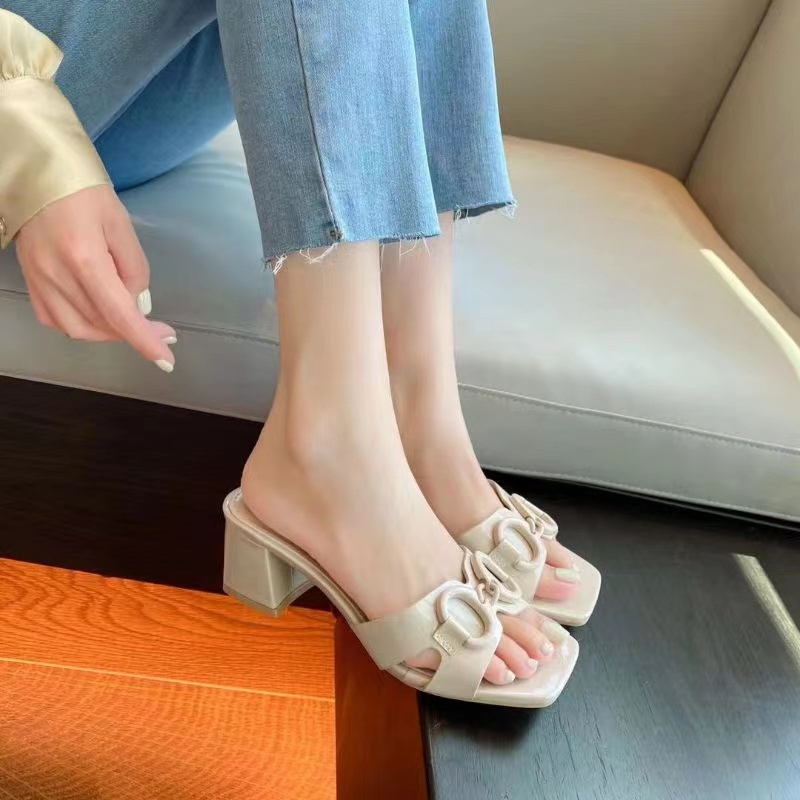 2.5 inches Malaysia Ready Stock Summer Thick Heel Fashionable New Glamorous Block Heels For Women 夏季女士粗跟拖鞋