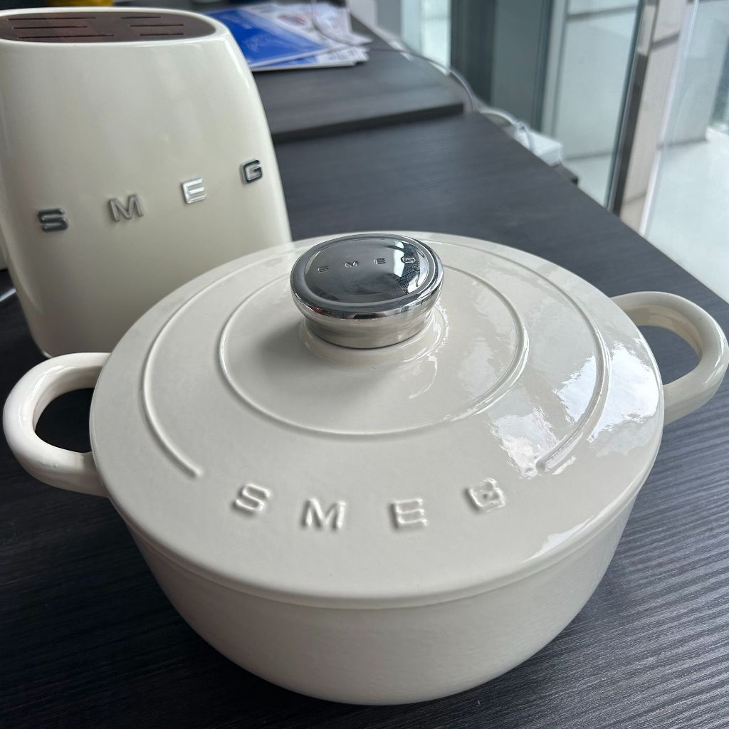 SMEG pot 24cm double ear soup pot 4.2L large capacity household soup pot stew pot cast iron stew pot