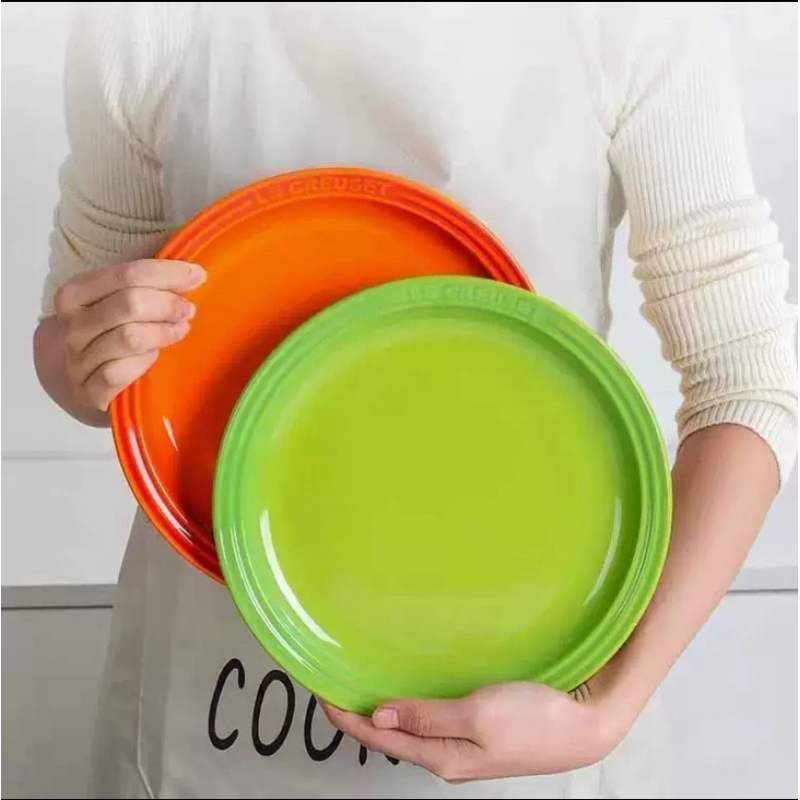 Le Creuset Rejected Round Plate (Small flaws, please do not place an order if you mind)