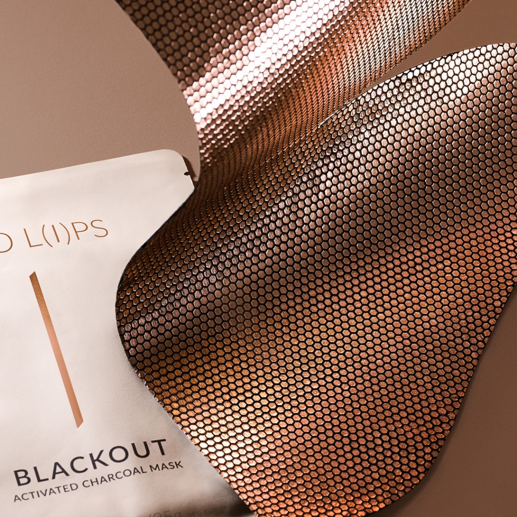 TWO LIPS Blackout Activated Charcoal Vulva Mask