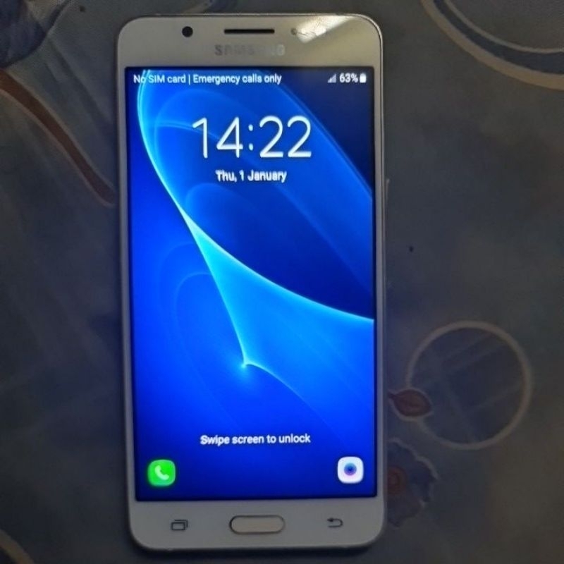 samsung j5 smartphone