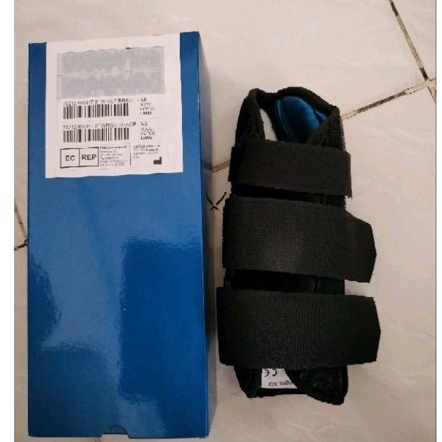 United Ortho Patient Form 8” Wrist Brace Right XS 70212