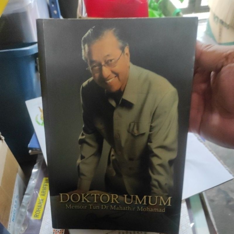 Doktor umum. memoir tun Dr mahathir mohamad. soft cover @ 20ATS