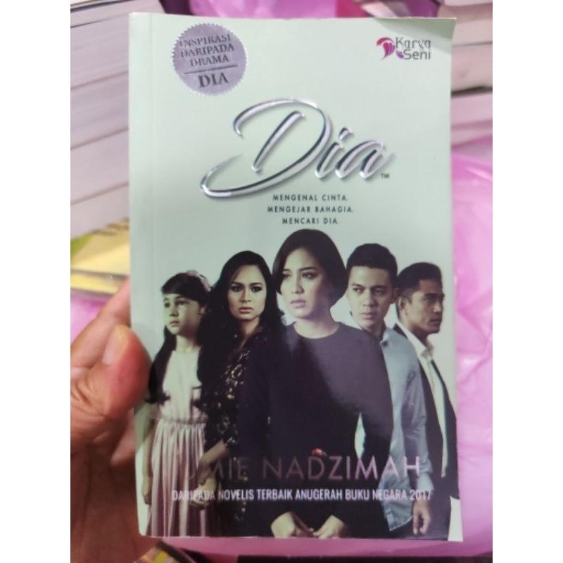 Dia - Umie Nadzimah (PRELOVED)