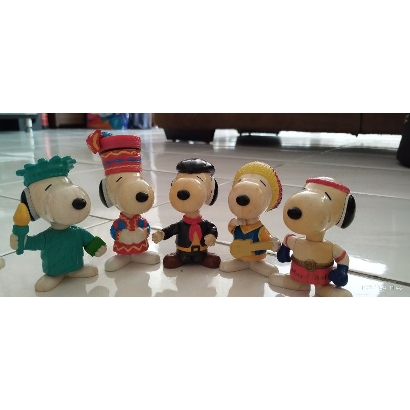 Snoopy World Tour ⚕️ Disneyland Hong Kong⚕️Hello Kitty ⚕️Happy Meal Toy Collections