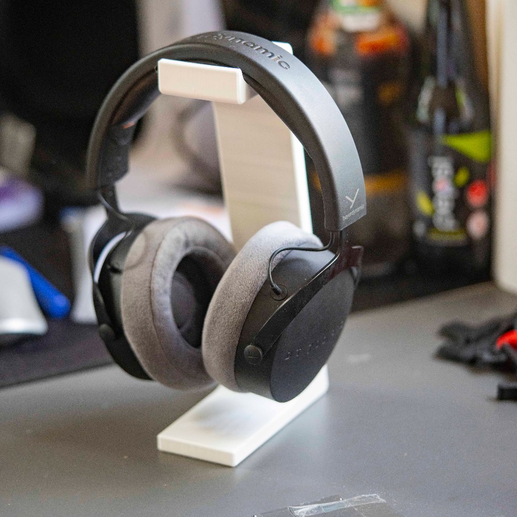 GDS Deluxe Headphone Stand - Elevate Your Audio Setup with Elegance
