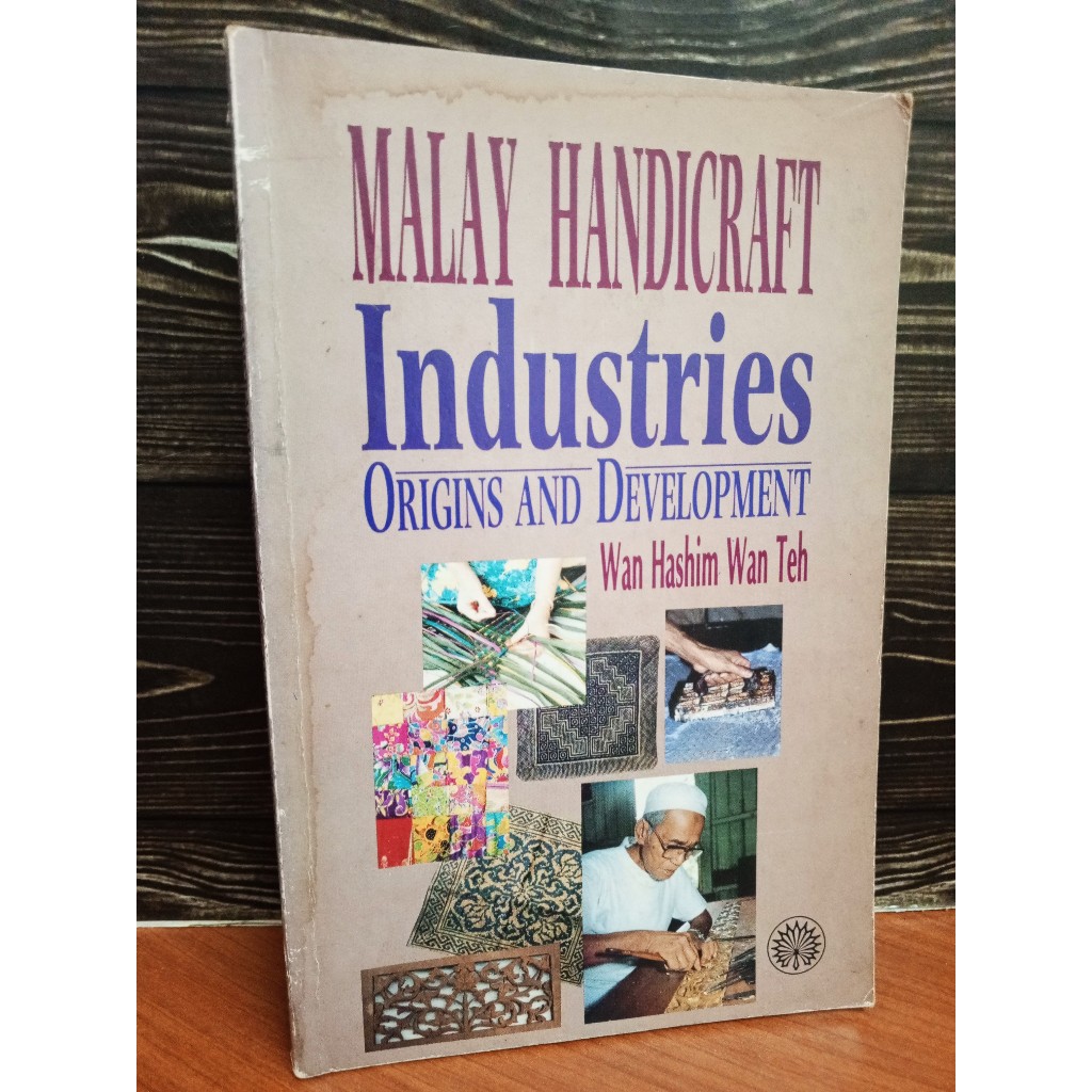 ## COLLECTABLE BOOK## Malay Handicraft Industries Origins and Development - Wan Hashim Wan Teh