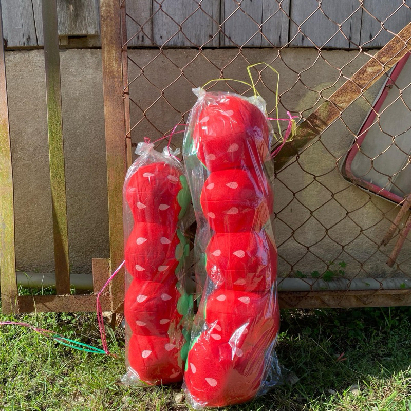 {ReadyStock} Patung Strawberry / Bantal Peluk Strawberry size 55cm, 75cm